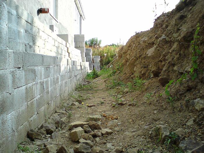 15 Retaining Wall & Cess Tank (55)